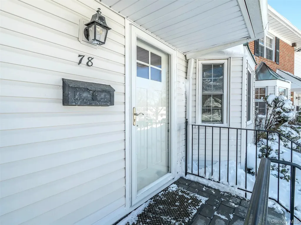 78 Santa Barbara Drive Plainview NY 11803