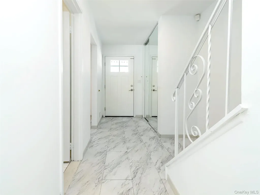 78 Santa Barbara Drive Plainview NY 11803