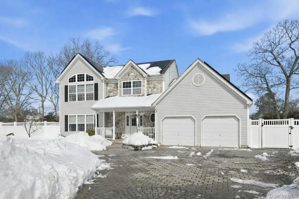 7 Harwood Way Coram NY 11727