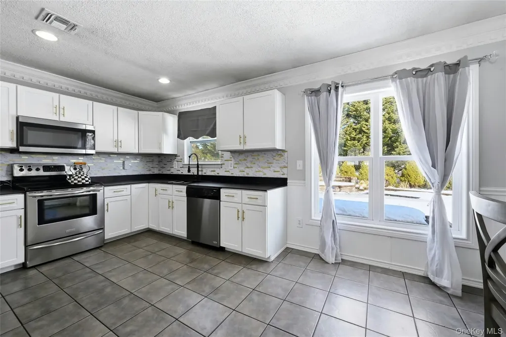 7 Harwood Way Coram NY 11727