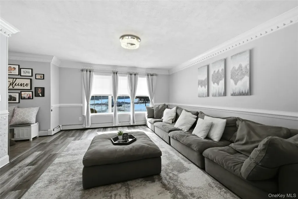 7 Harwood Way Coram NY 11727