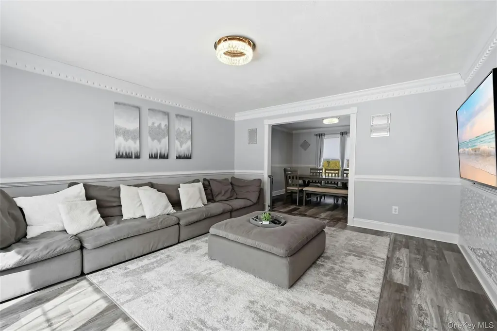 7 Harwood Way Coram NY 11727