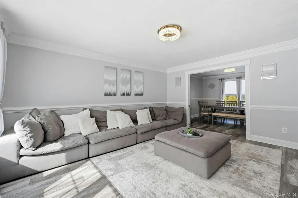 7 Harwood Way Coram NY 11727