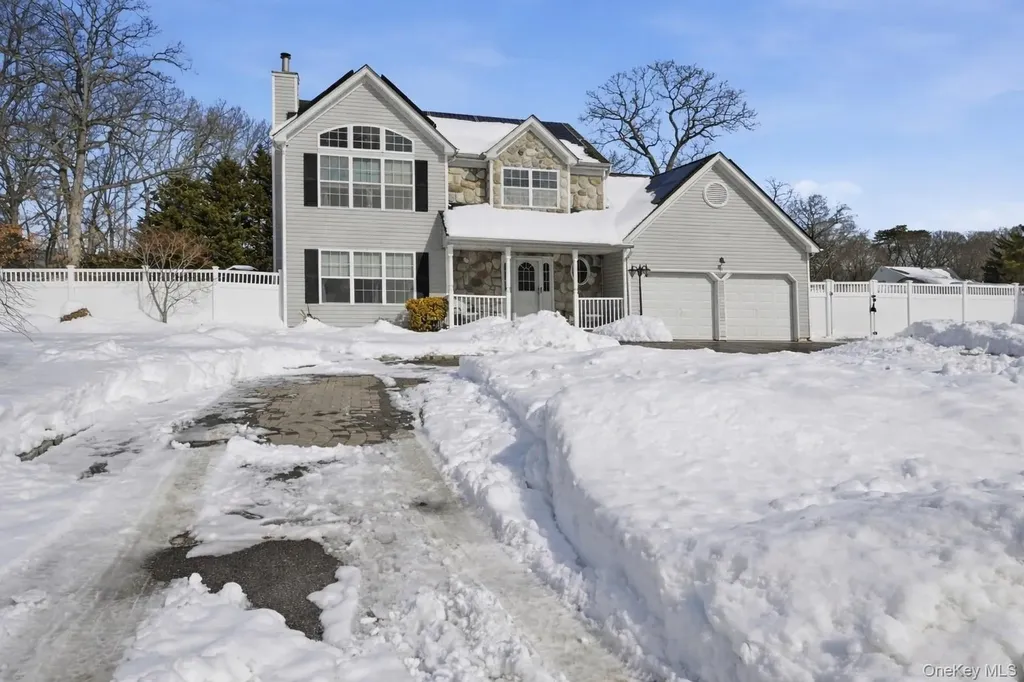 7 Harwood Way Coram NY 11727