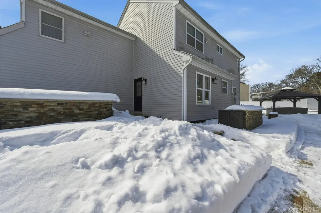 7 Harwood Way Coram NY 11727
