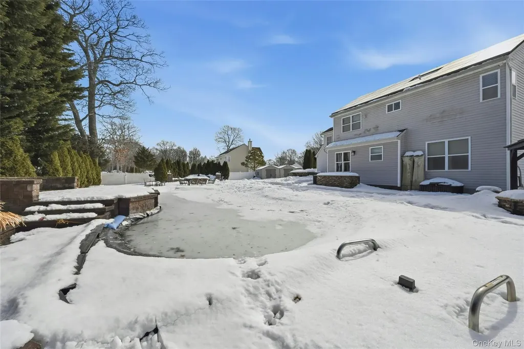 7 Harwood Way Coram NY 11727