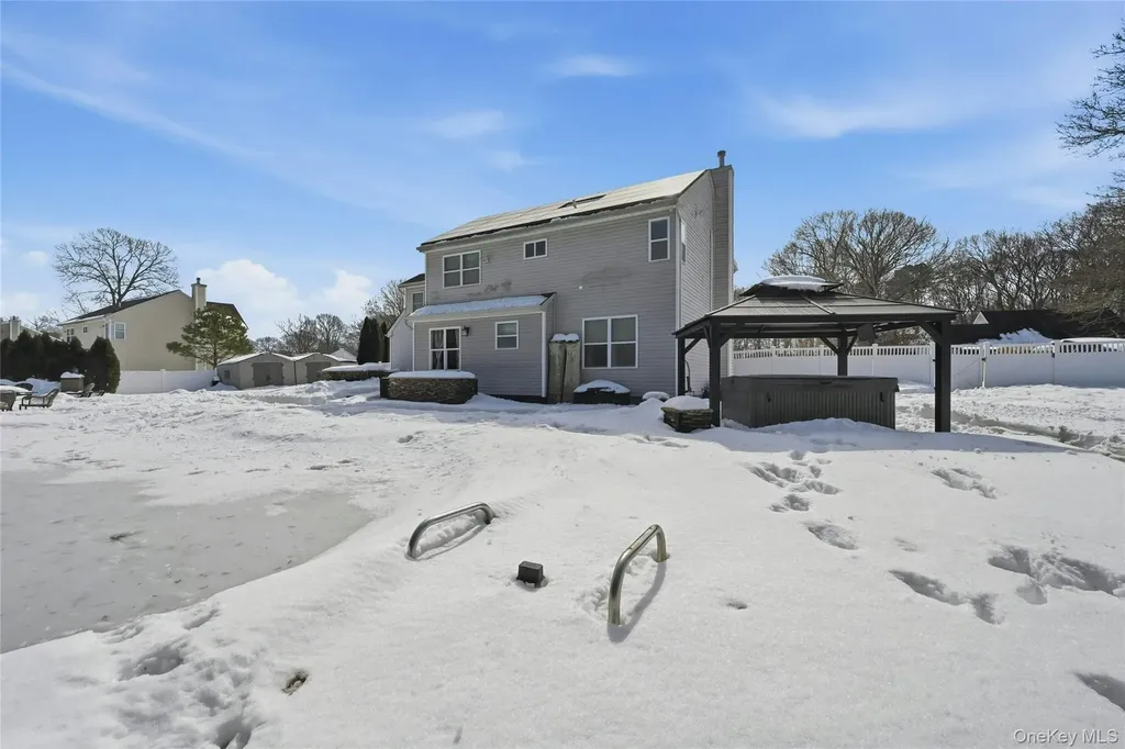 7 Harwood Way Coram NY 11727