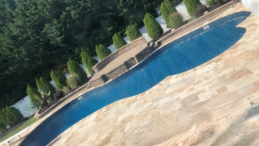 7 Harwood Way Coram NY 11727
