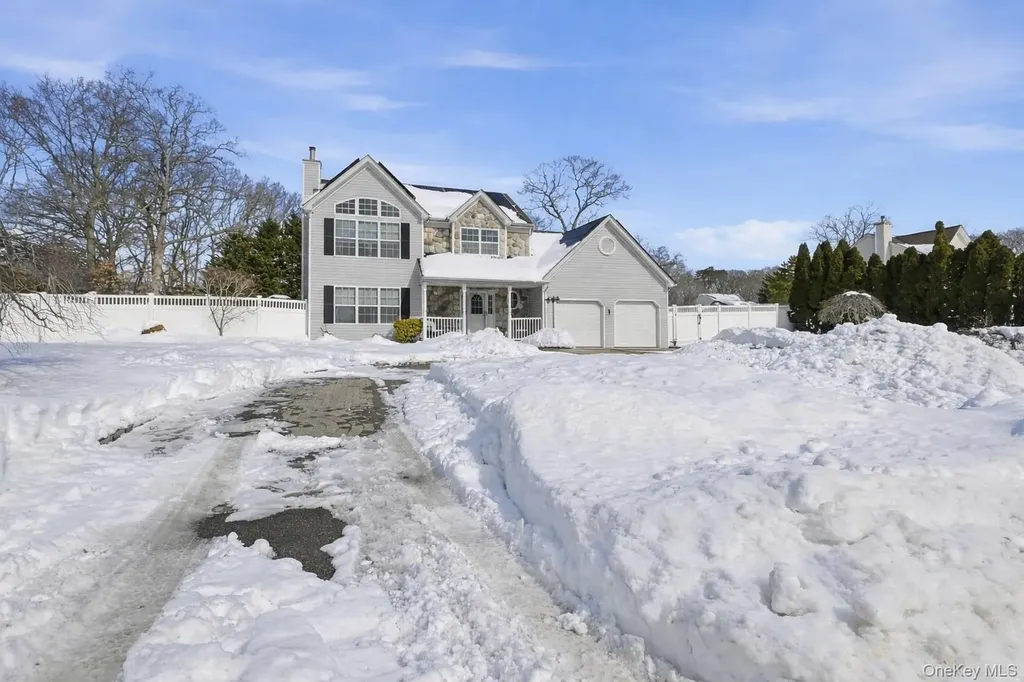 7 Harwood Way Coram NY 11727
