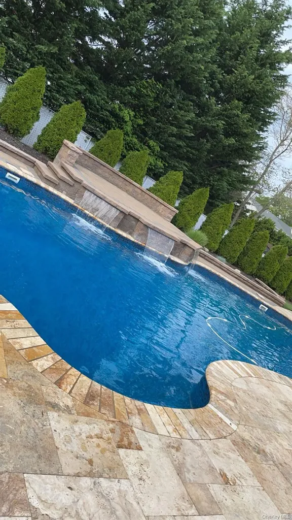7 Harwood Way Coram NY 11727