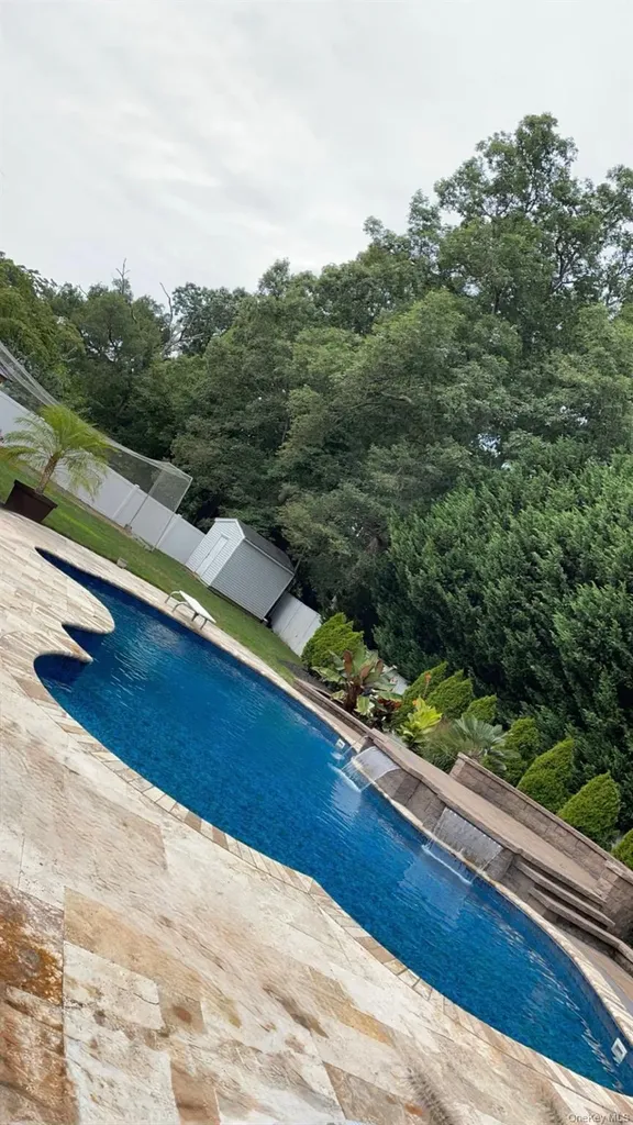 7 Harwood Way Coram NY 11727