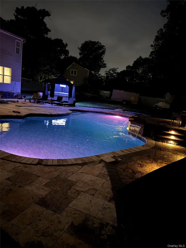 7 Harwood Way Coram NY 11727