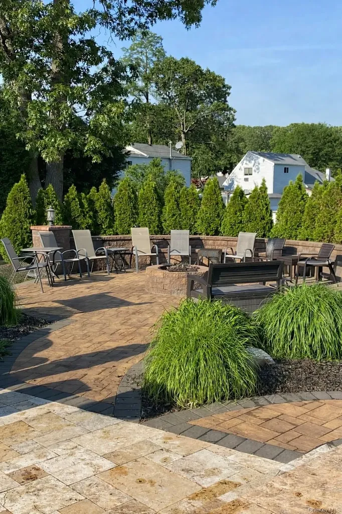 7 Harwood Way Coram NY 11727
