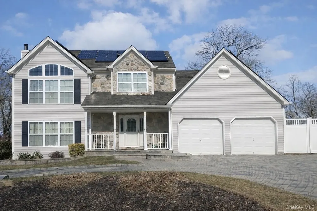7 Harwood Way Coram NY 11727