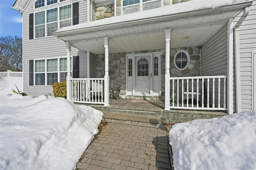 7 Harwood Way Coram NY 11727