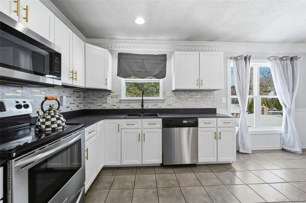 7 Harwood Way Coram NY 11727
