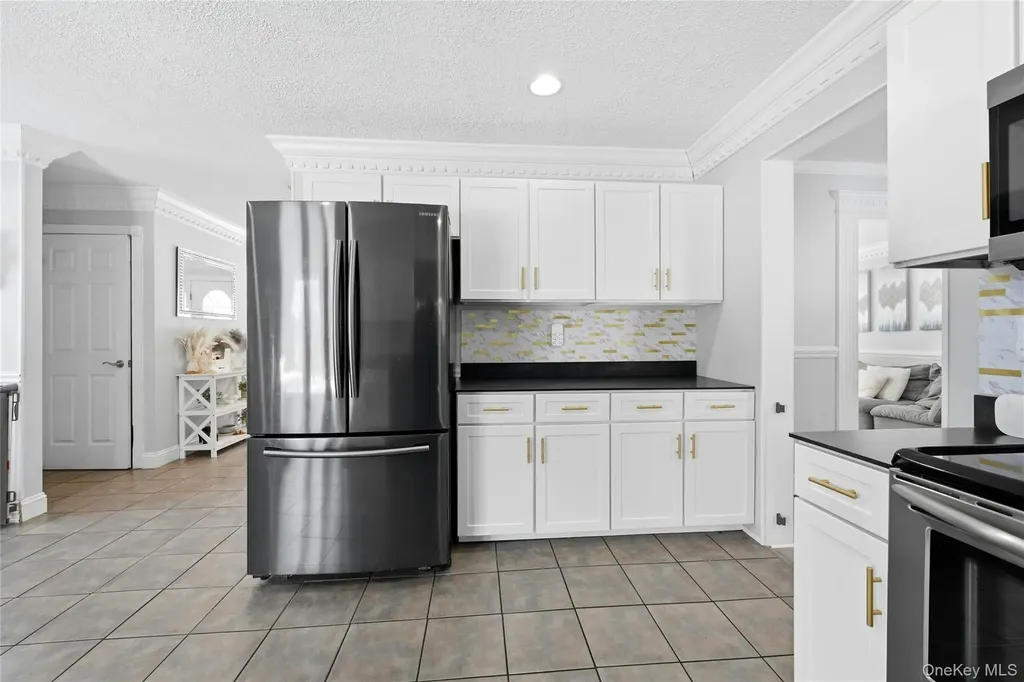 7 Harwood Way Coram NY 11727