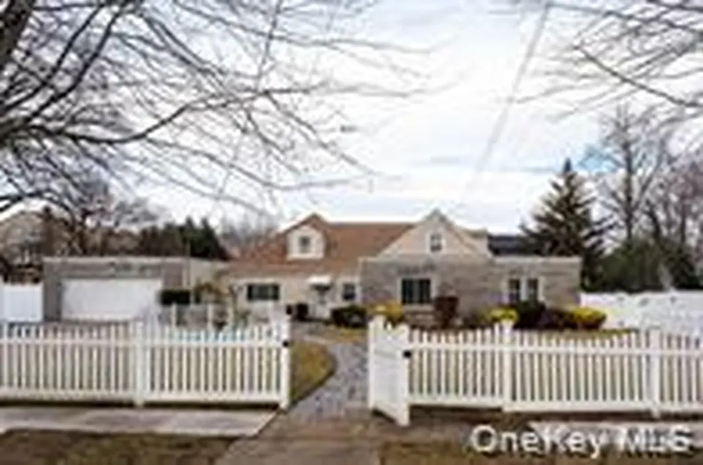 24 Whaley Street Freeport NY 11520