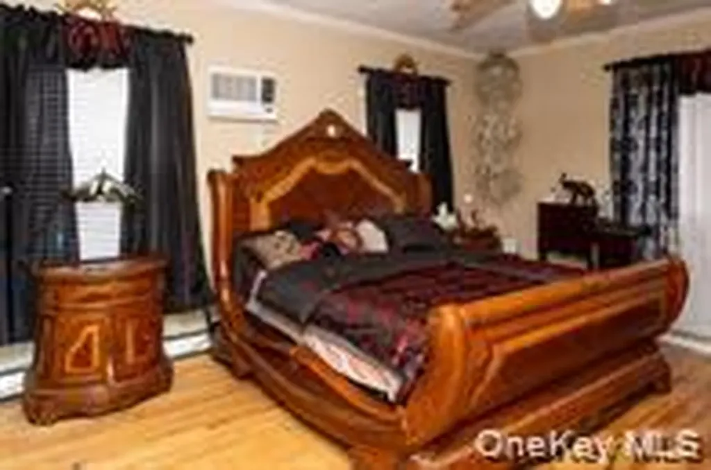 24 Whaley Street Freeport NY 11520