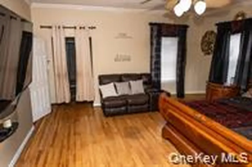 24 Whaley Street Freeport NY 11520