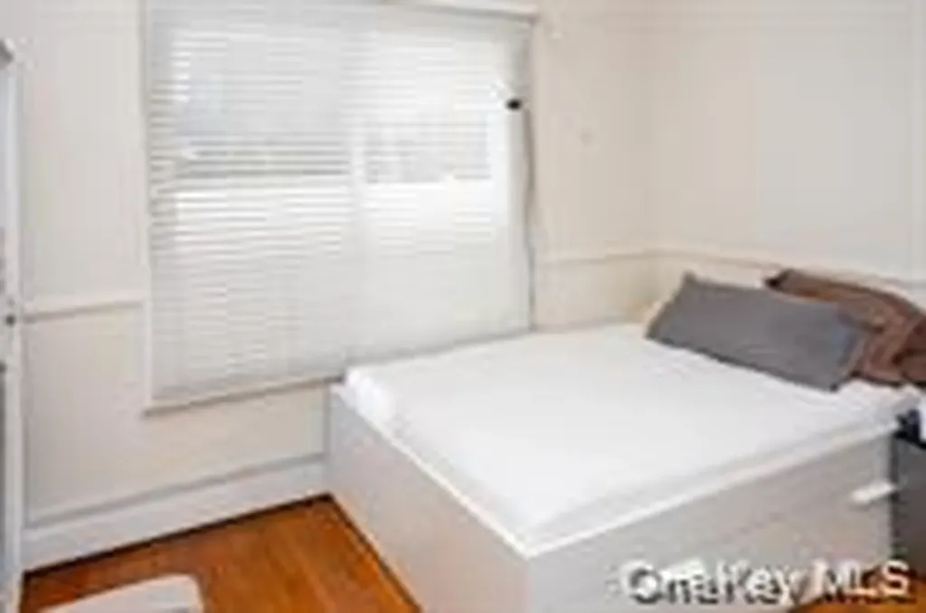24 Whaley Street Freeport NY 11520