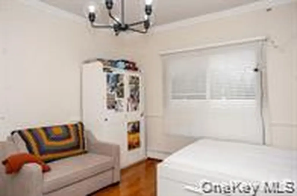 24 Whaley Street Freeport NY 11520