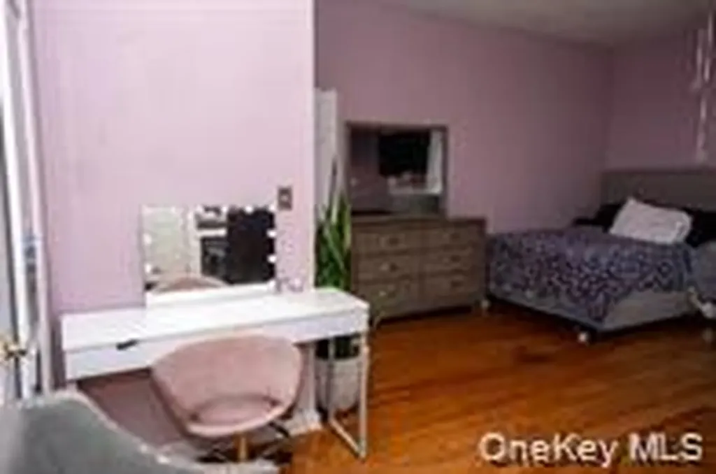 24 Whaley Street Freeport NY 11520
