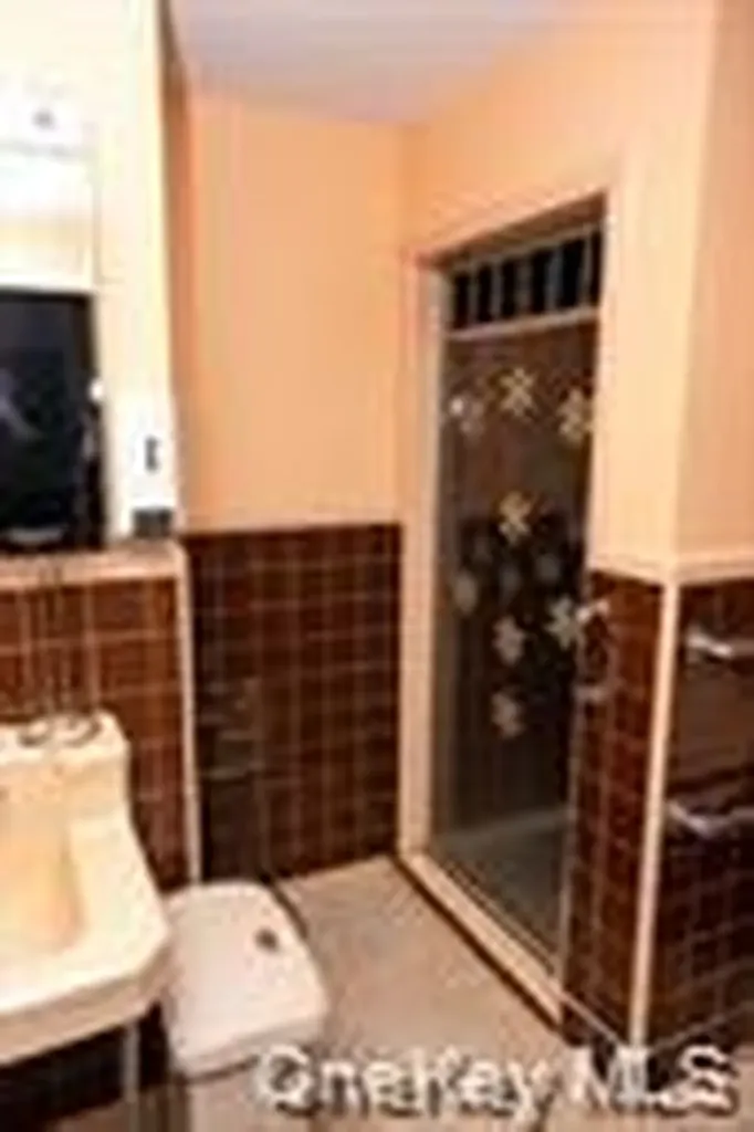 24 Whaley Street Freeport NY 11520