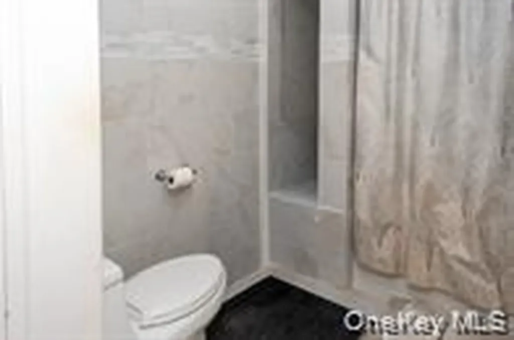24 Whaley Street Freeport NY 11520