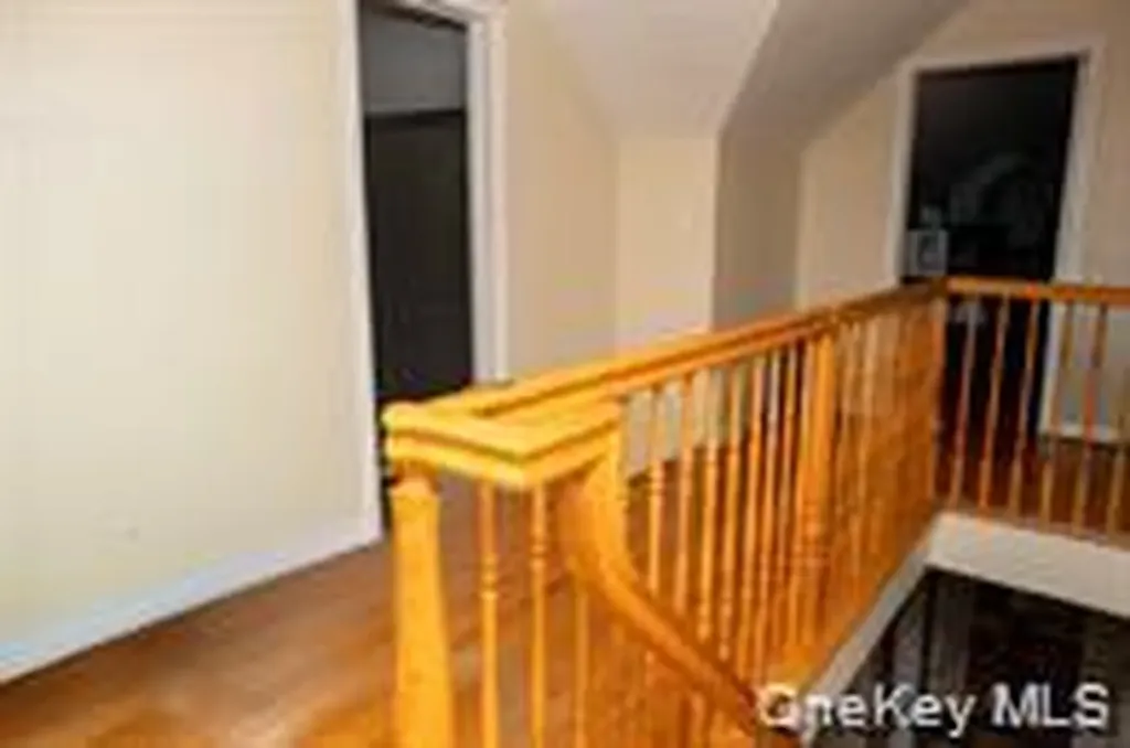24 Whaley Street Freeport NY 11520