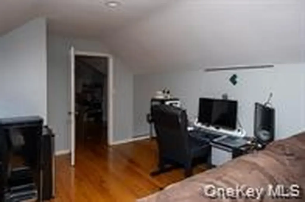 24 Whaley Street Freeport NY 11520