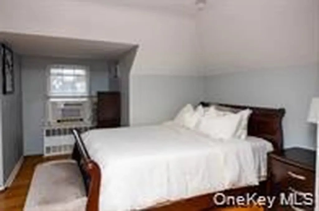 24 Whaley Street Freeport NY 11520