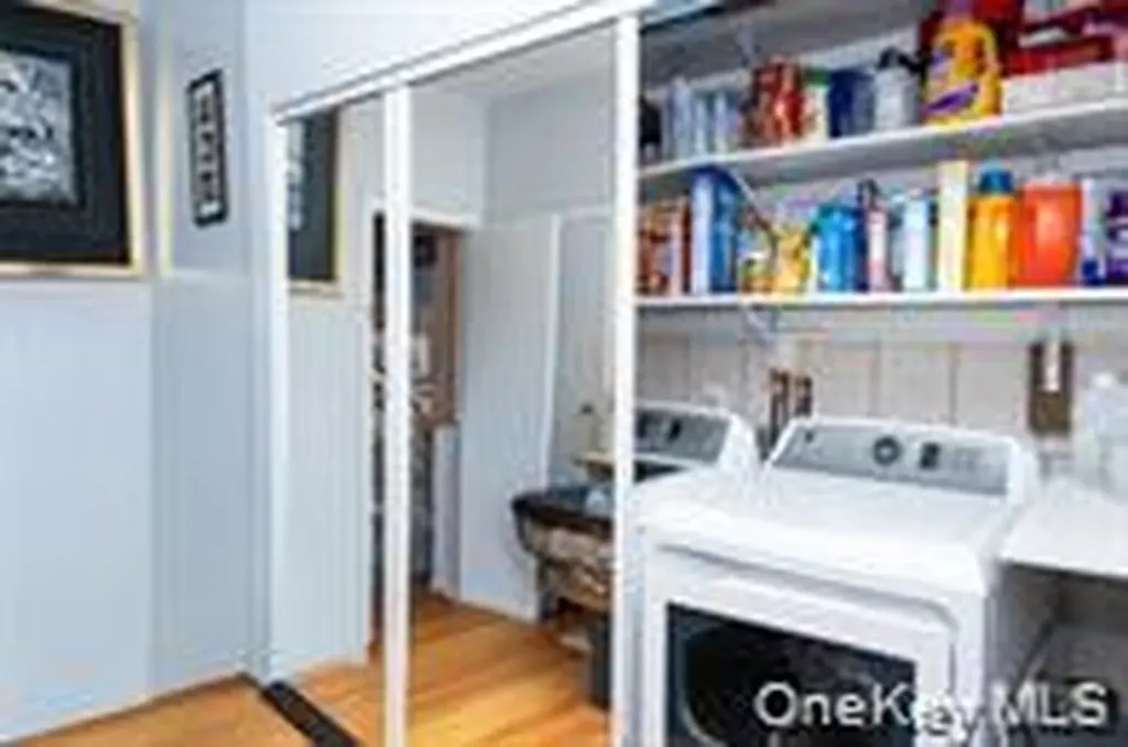 24 Whaley Street Freeport NY 11520