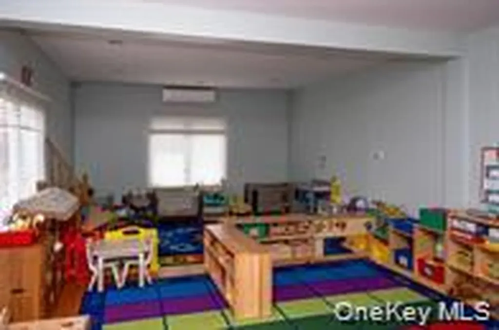 24 Whaley Street Freeport NY 11520