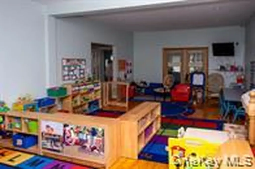 24 Whaley Street Freeport NY 11520
