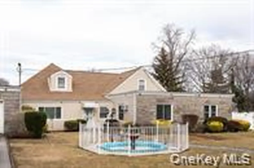 24 Whaley Street Freeport NY 11520