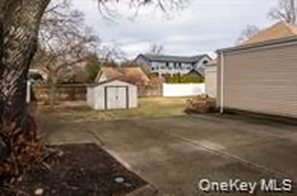 24 Whaley Street Freeport NY 11520