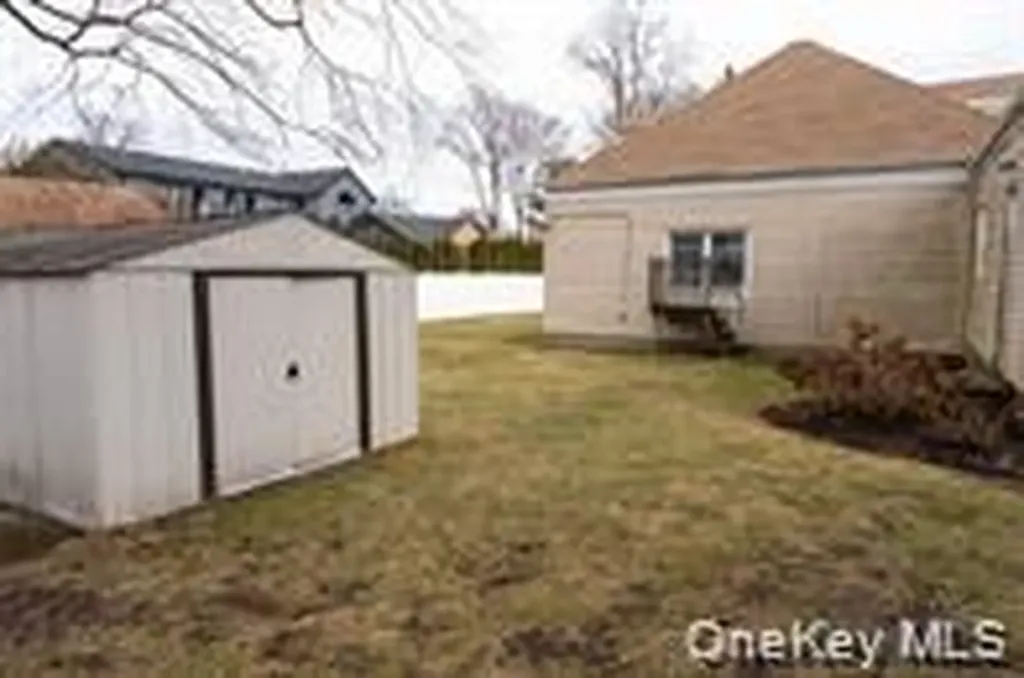 24 Whaley Street Freeport NY 11520