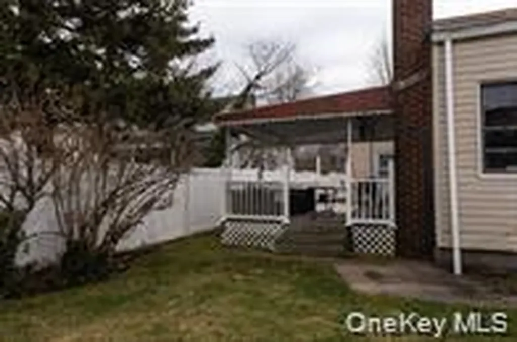 24 Whaley Street Freeport NY 11520