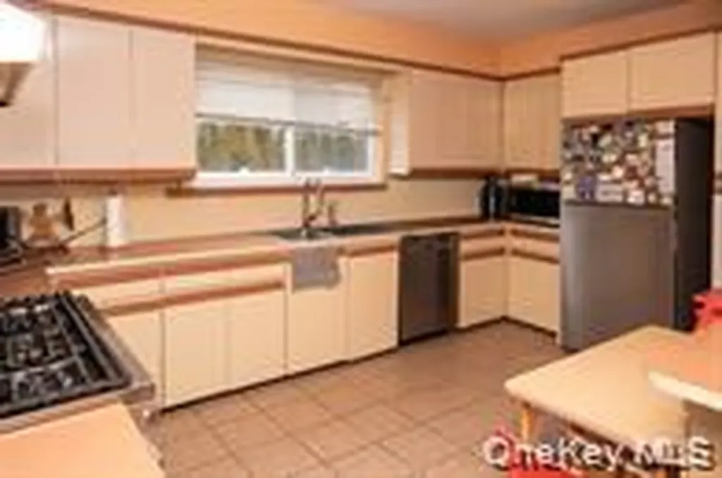 24 Whaley Street Freeport NY 11520