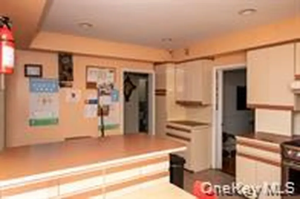 24 Whaley Street Freeport NY 11520