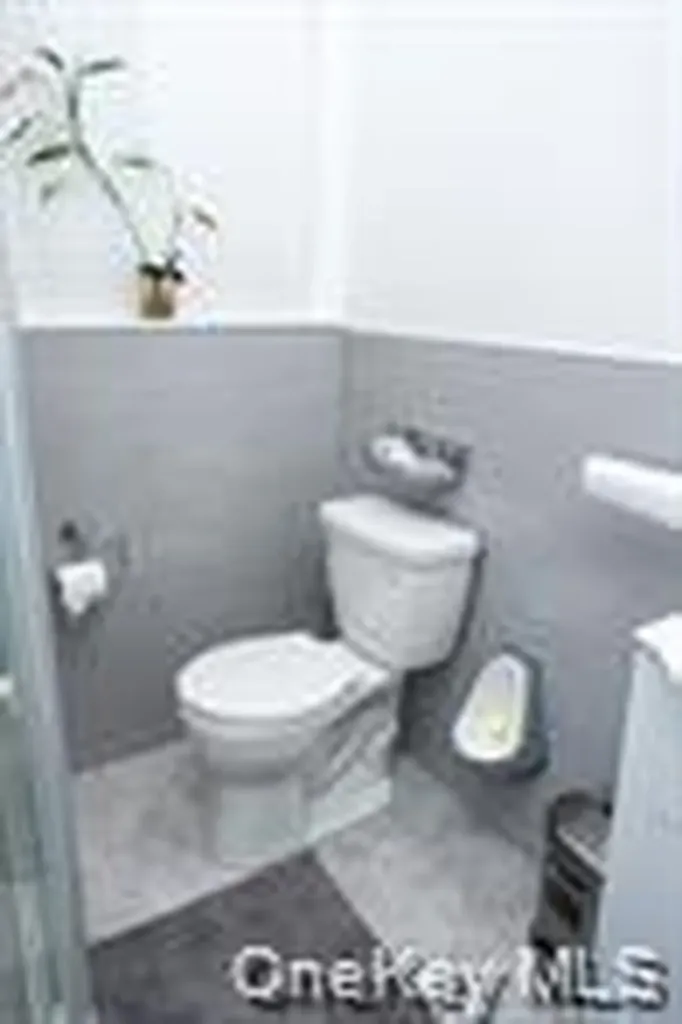 24 Whaley Street Freeport NY 11520