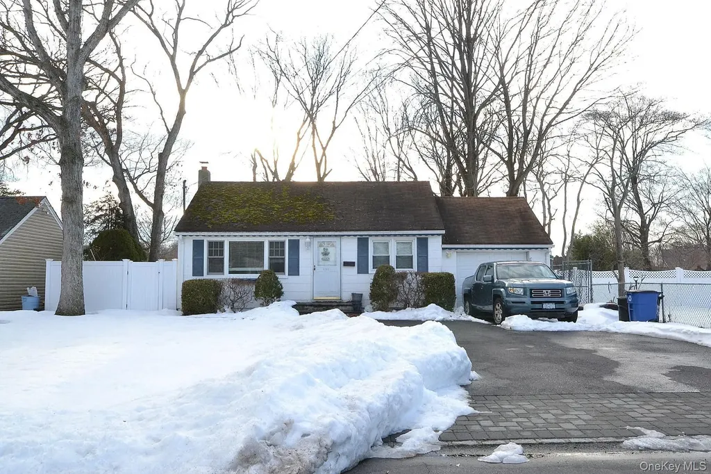 1362 Ackerson Boulevard Bay Shore NY 11706