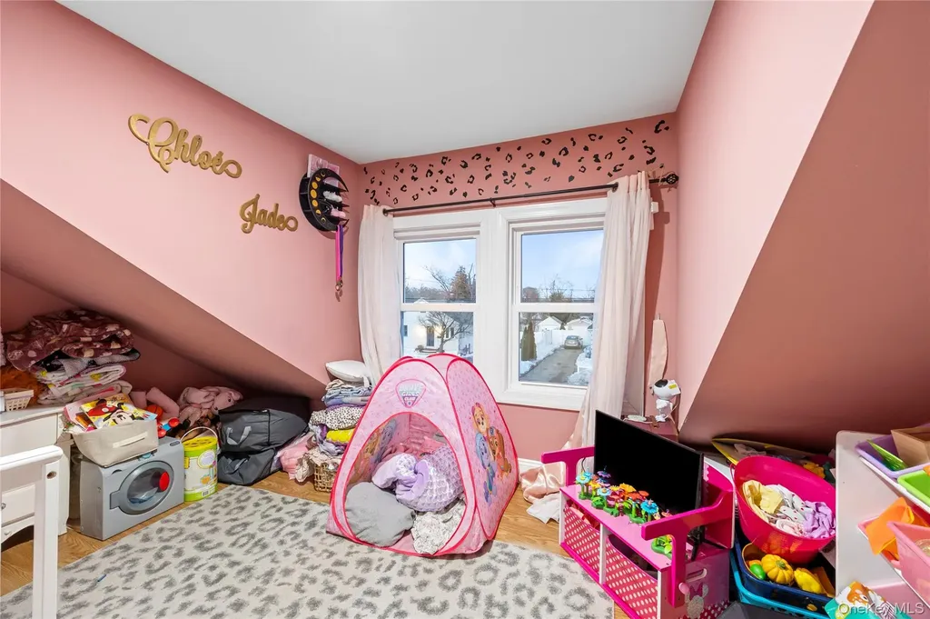23 Pineview Boulevard Central Islip NY 11722