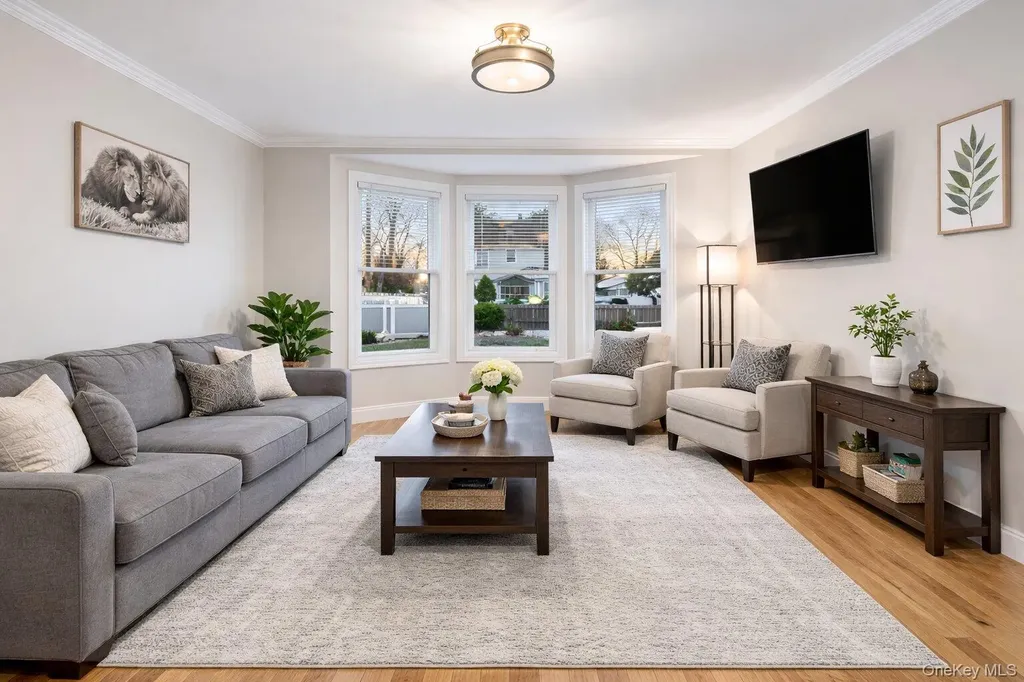 23 Pineview Boulevard Central Islip NY 11722