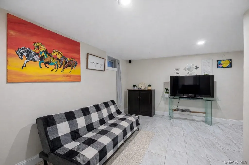 23 Pineview Boulevard Central Islip NY 11722