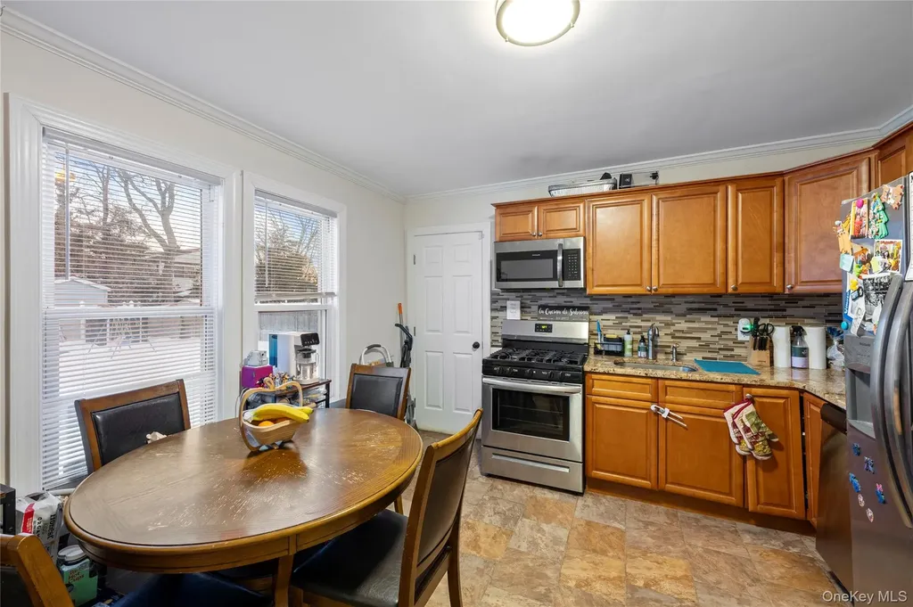 23 Pineview Boulevard Central Islip NY 11722