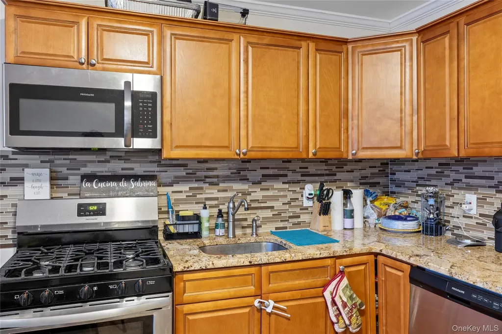 23 Pineview Boulevard Central Islip NY 11722