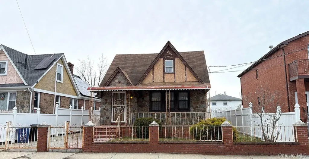 135-15 220th Place Laurelton NY 11413
