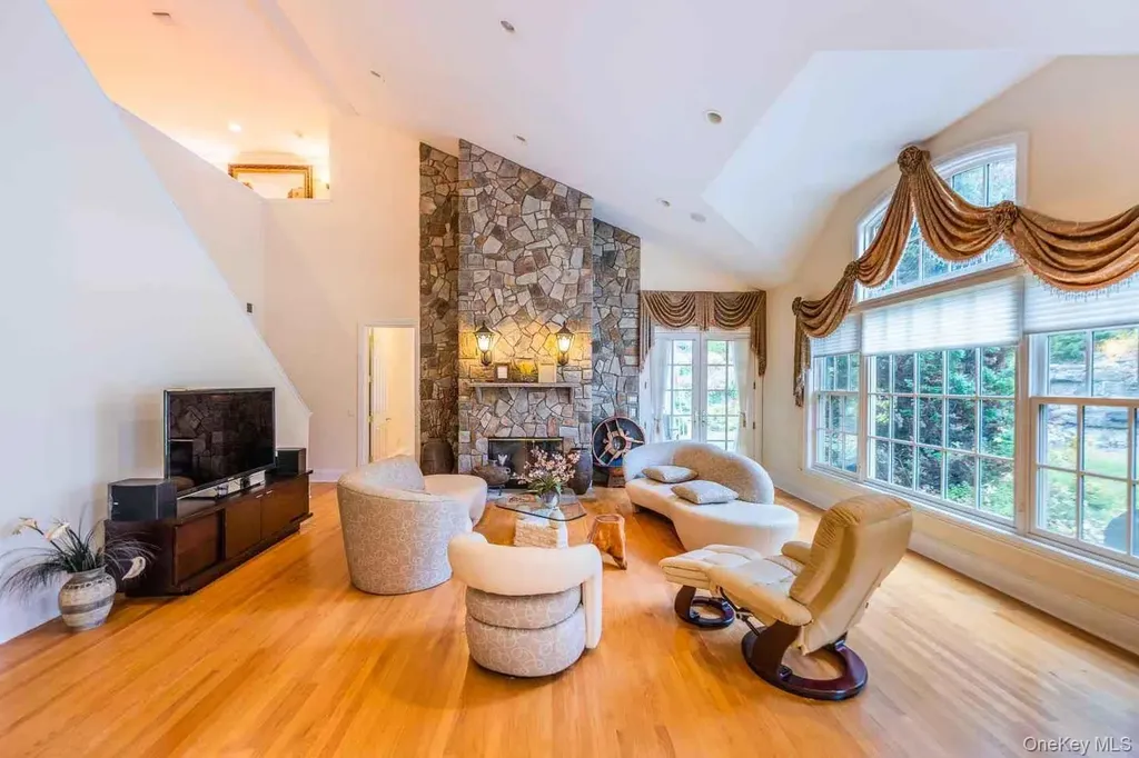 5 Westgate Road Muttontown NY 11791